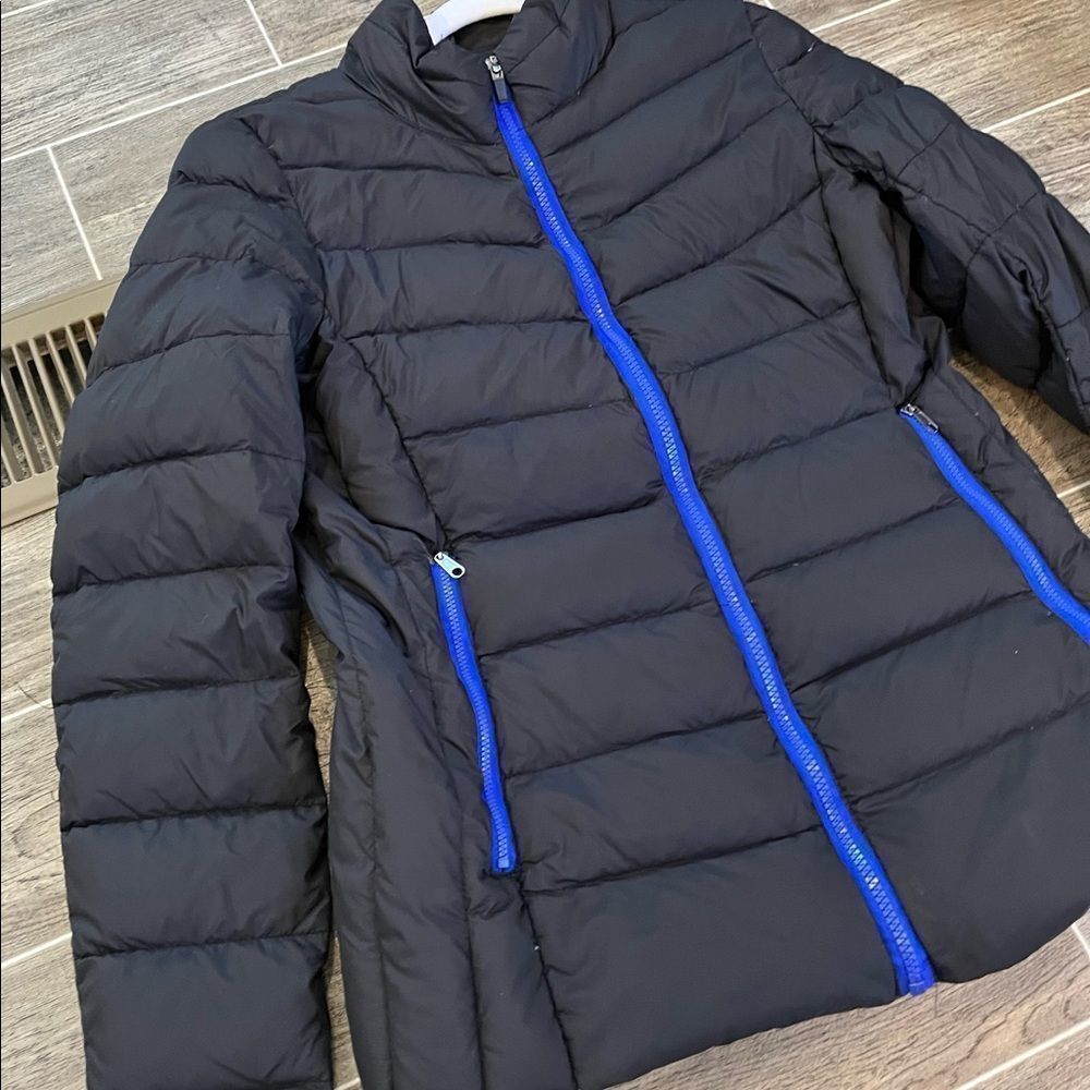 𝅺Fabletics  jacket. Size medium. Brand new condition. Black/blue. Zip up. - Picture 5 of 16